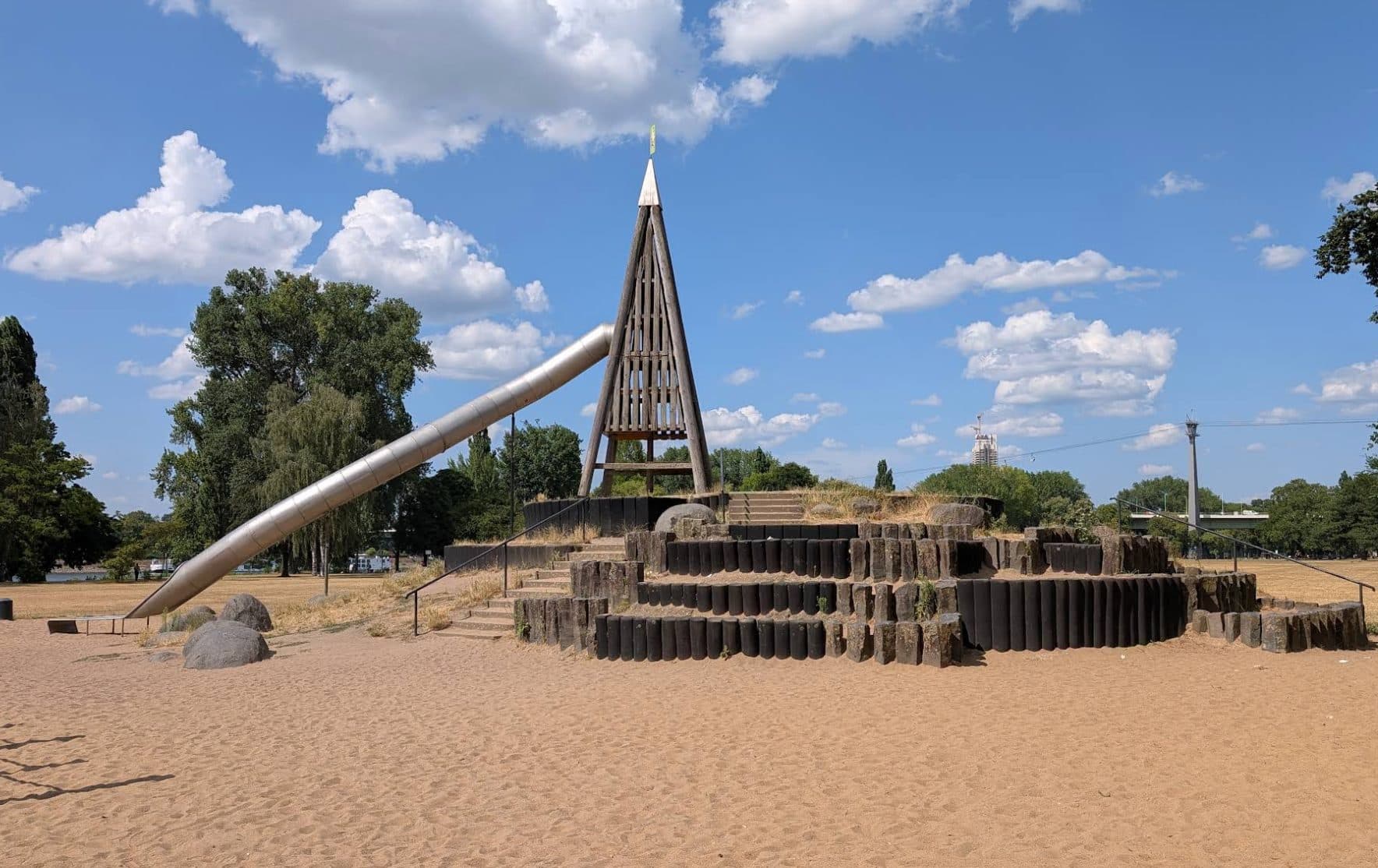 Spielplatz im Rheinpark